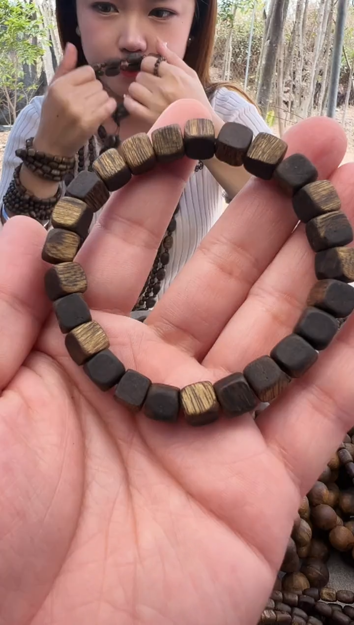 【闪购商品】沉香手串奇楠沉水浮张勺子单圈方珠0.8多样性发一