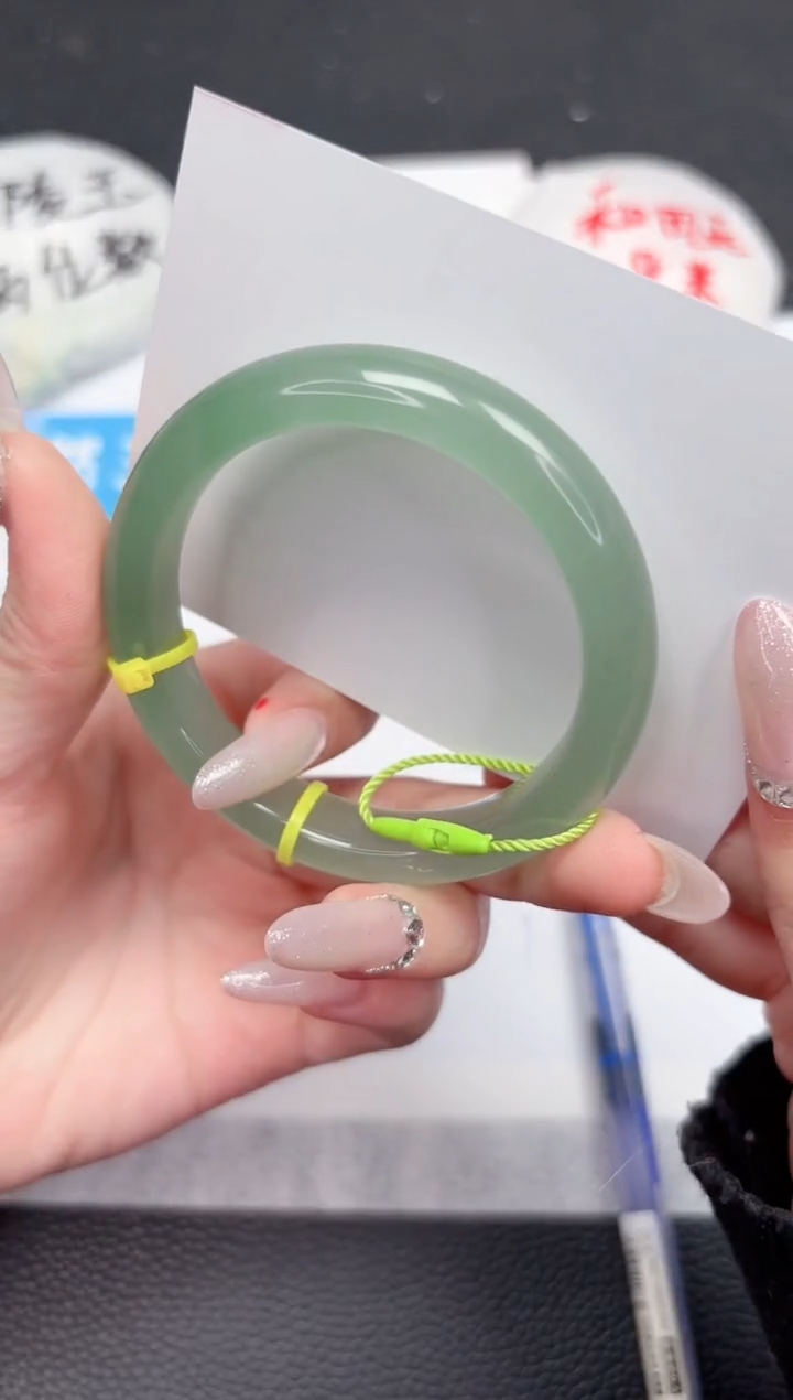 【闪购商品】石英质玉手镯未镶嵌157-53