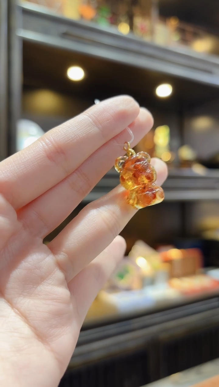 【闪购商品】琥珀裸石18K金镶嵌花珀小熊卡扣挂件