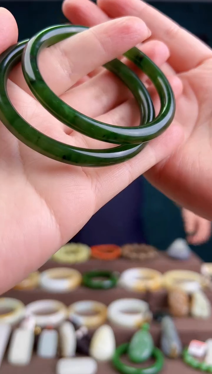 【闪购商品】和田玉手镯未镶嵌ZZ 拍一发一 多样性发货52-63