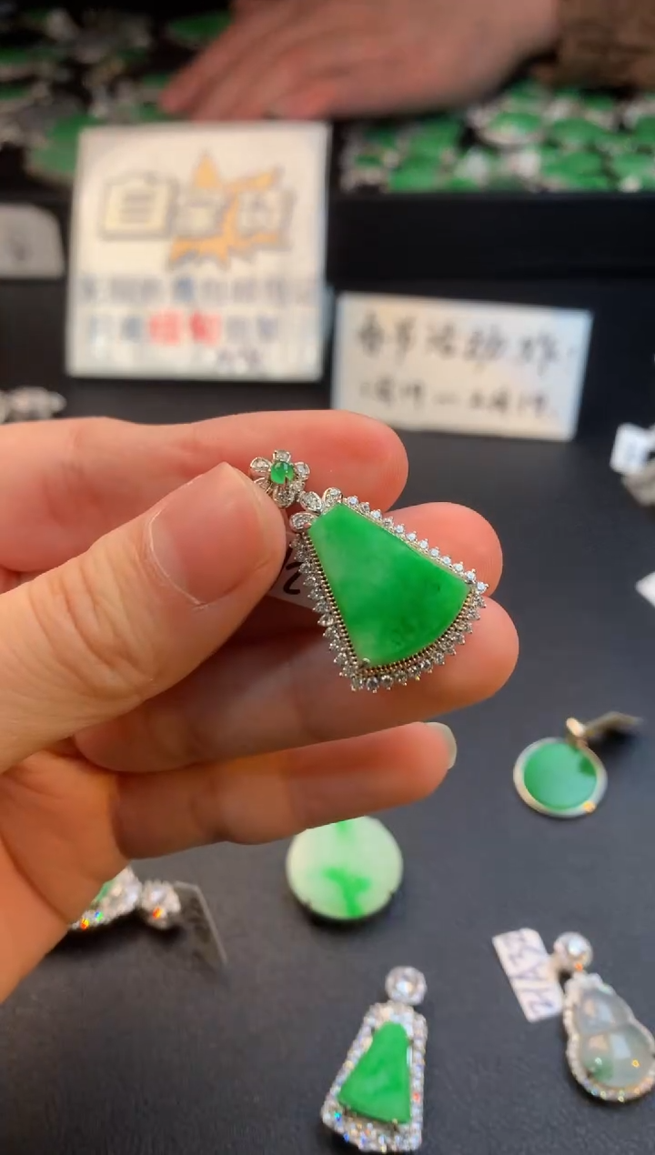 【闪购商品】翡翠颈饰银S925镶嵌翡翠