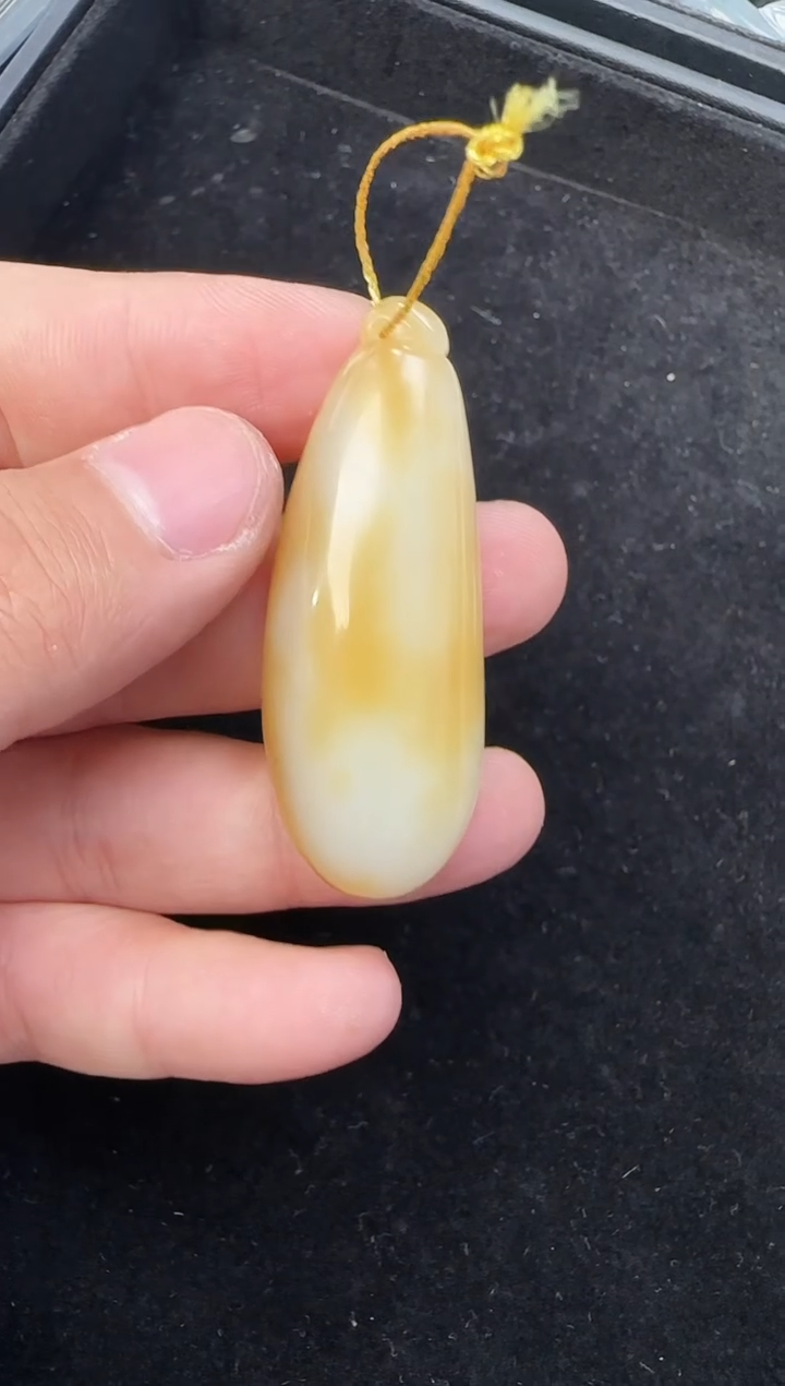 颈饰未镶嵌和田玉随型吊坠