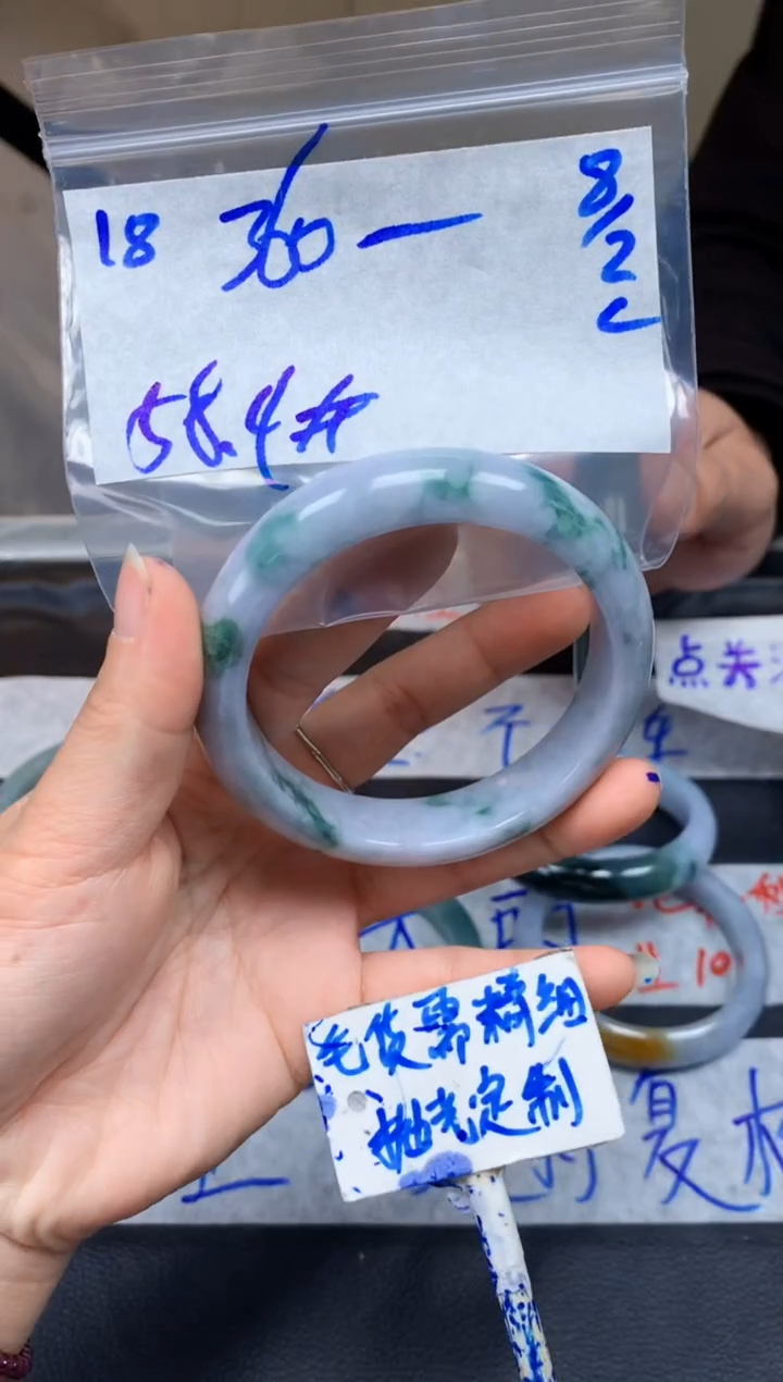 【闪购商品】定制翡翠未镶嵌18毛货需精细抛光手镯多样性拍一发一