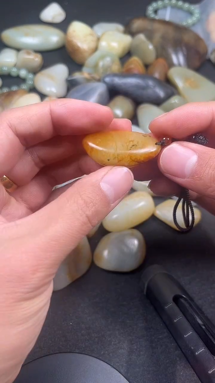 颈饰未镶嵌和田玉和田玉随型吊坠