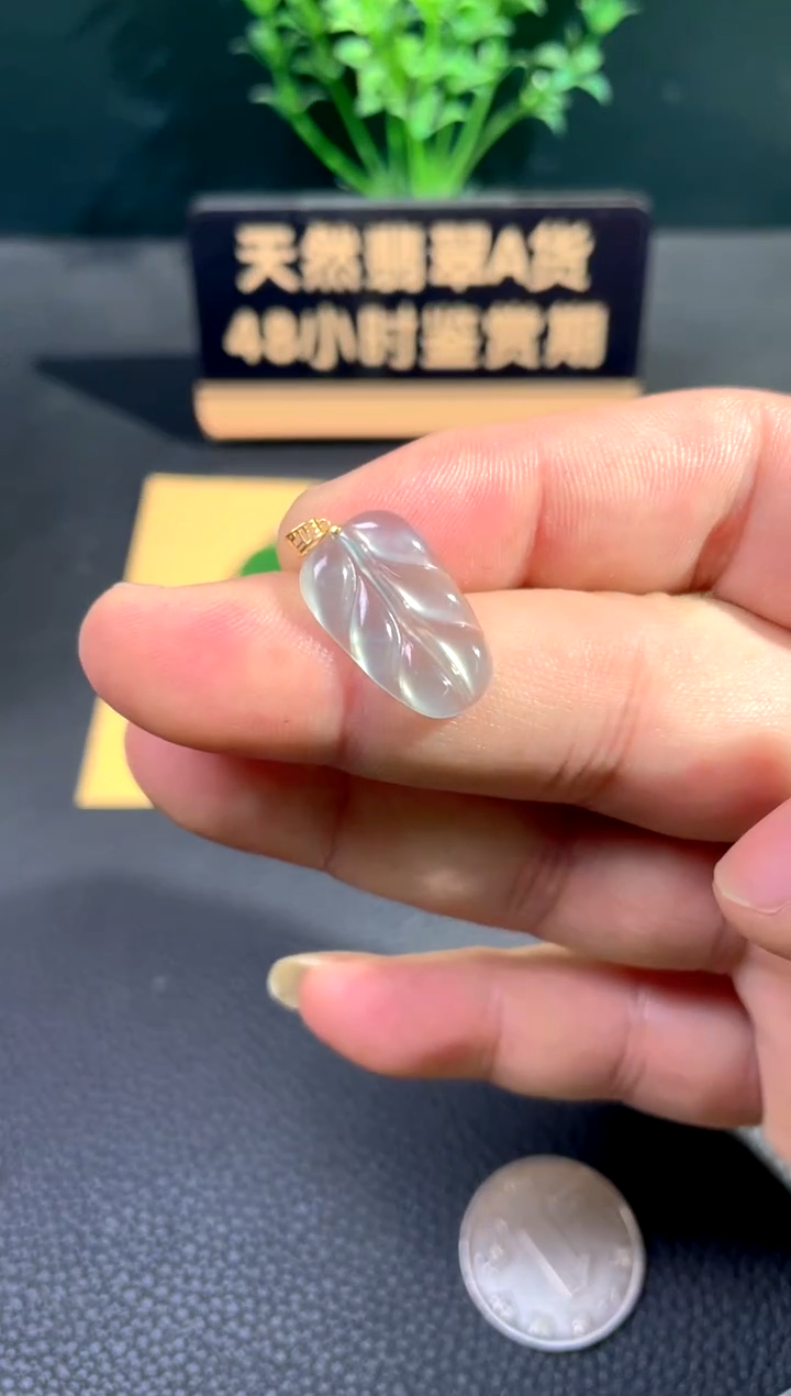 颈饰18K金镶嵌翡翠翡翠
