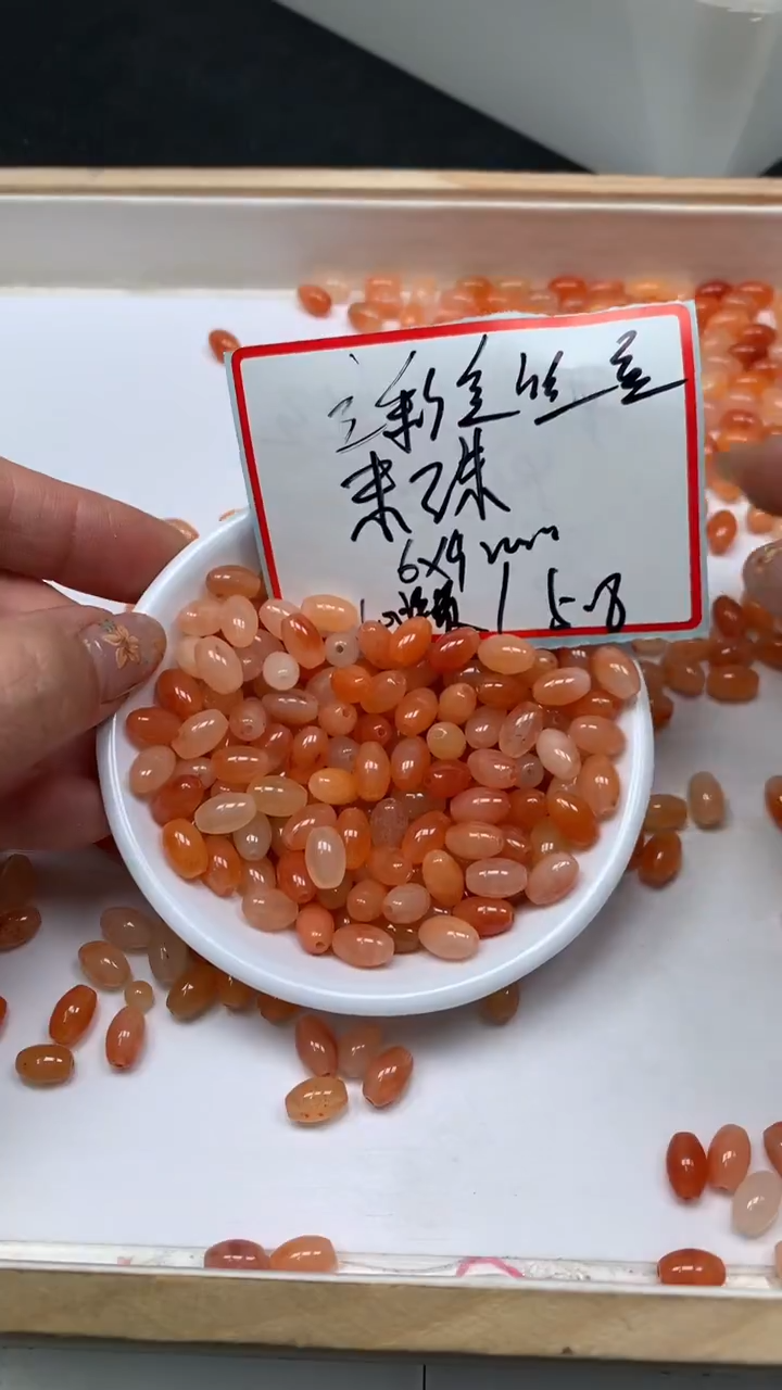 未镶嵌散珠石英质玉M695 三彩玉米珠6*9mm10个5.8元