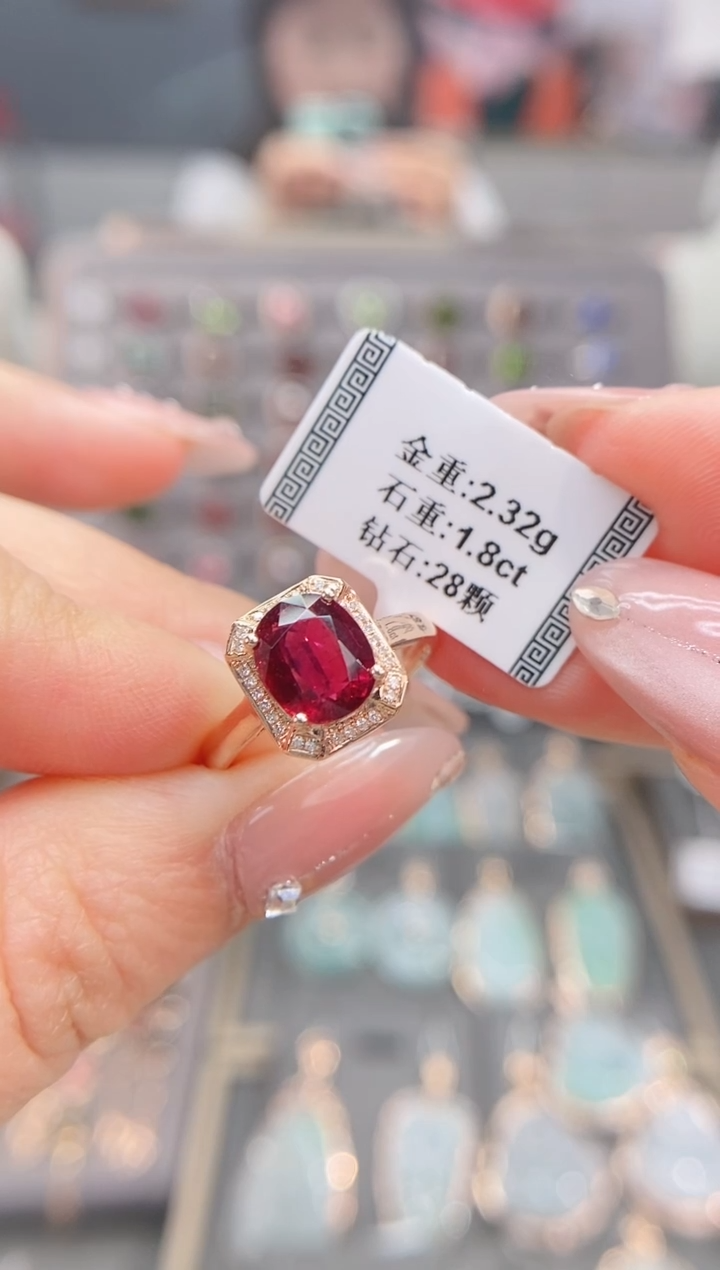 18K金镶嵌戒指碧玺1.8   