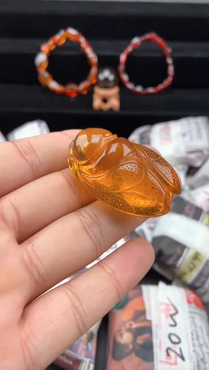 琥珀颈饰未镶嵌知了吊坠