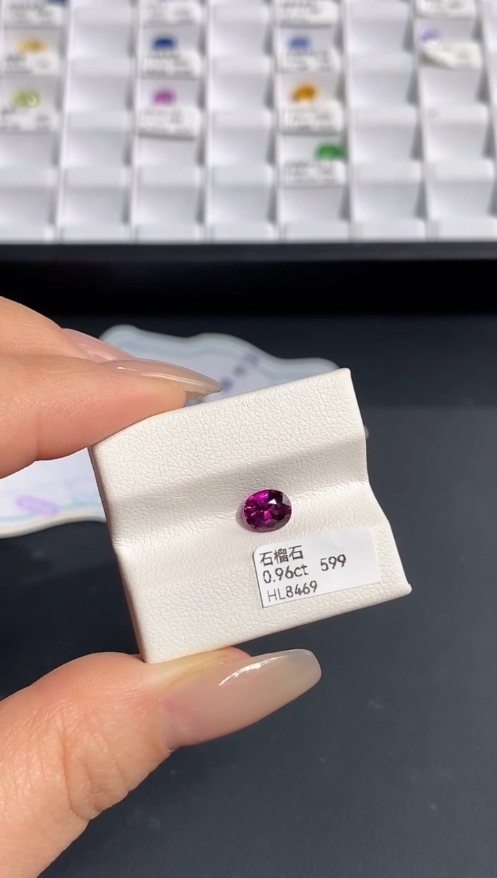 未镶嵌裸石石榴石0.96ct HL8469