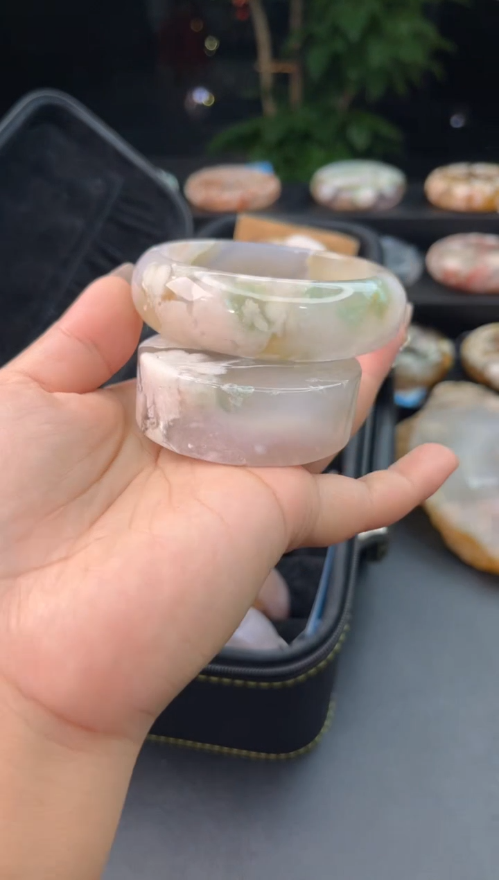 【闪购商品】石英质玉手镯未镶嵌赠送镯心（圈口57