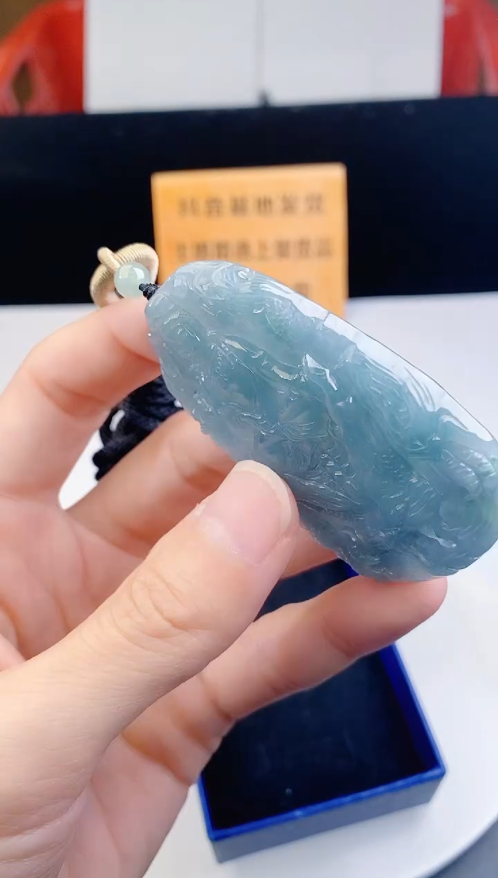 颈饰未镶嵌翡翠   