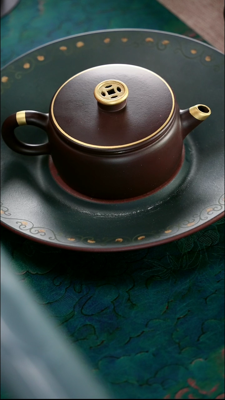 茶壶紫砂四号井茄皮紫泥描金钱币钮汉瓦