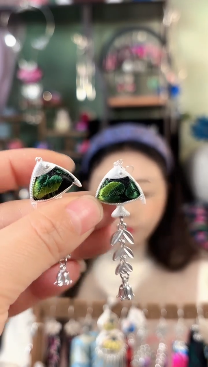 彩云南阁非遗老绣饰品658*