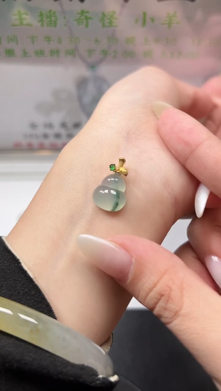 颈饰18K金镶嵌翡翠12葫芦