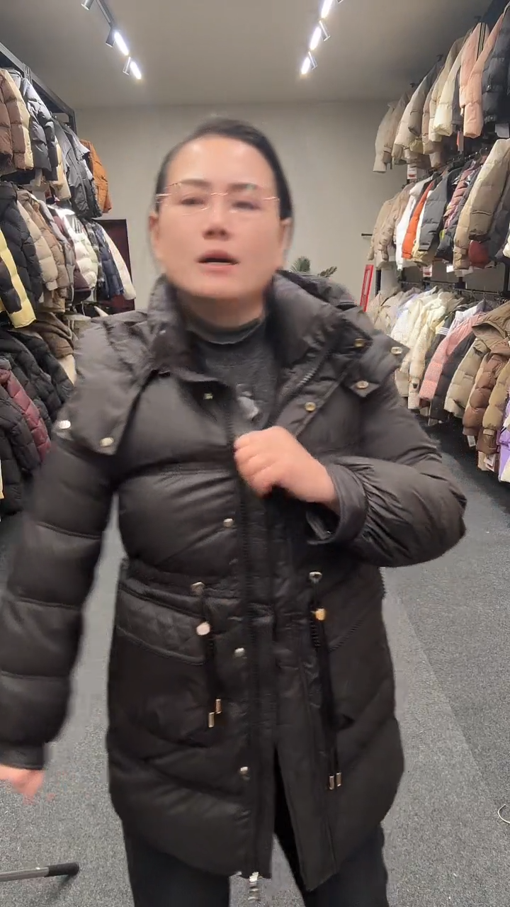 艾雨衣尚羽绒外套