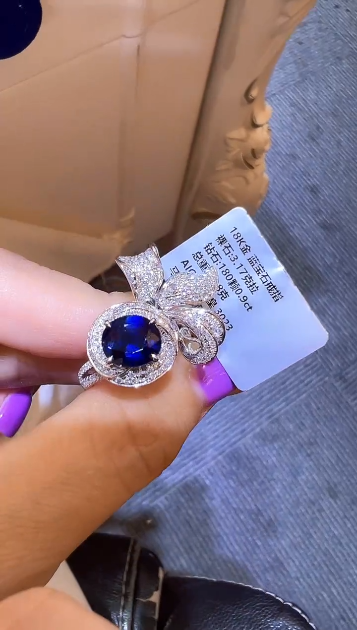 蓝宝石戒指18K金镶嵌    