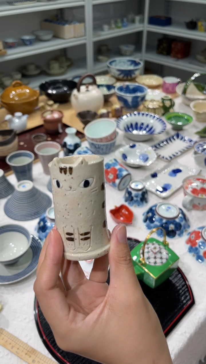 瓷片孤品 咕噜猫花瓶（白）
