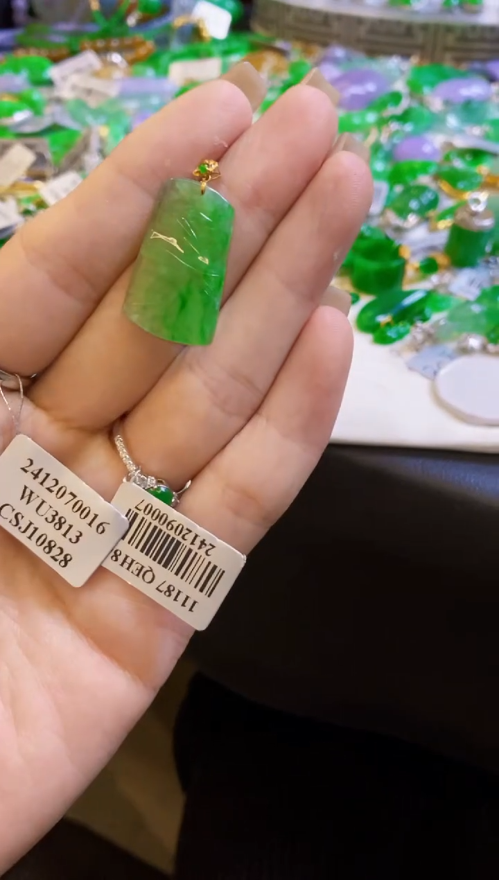 【闪购商品】定制翡翠18K金镶嵌吊坠