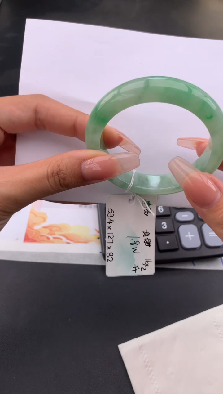 【闪购商品】翡翠手镯未镶嵌 #情人节#送礼，下单联系客服核对地址~