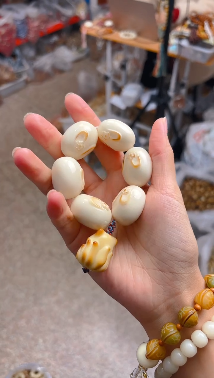吊坠菩提根/象牙果大卡白色花兔手捻  凤九
