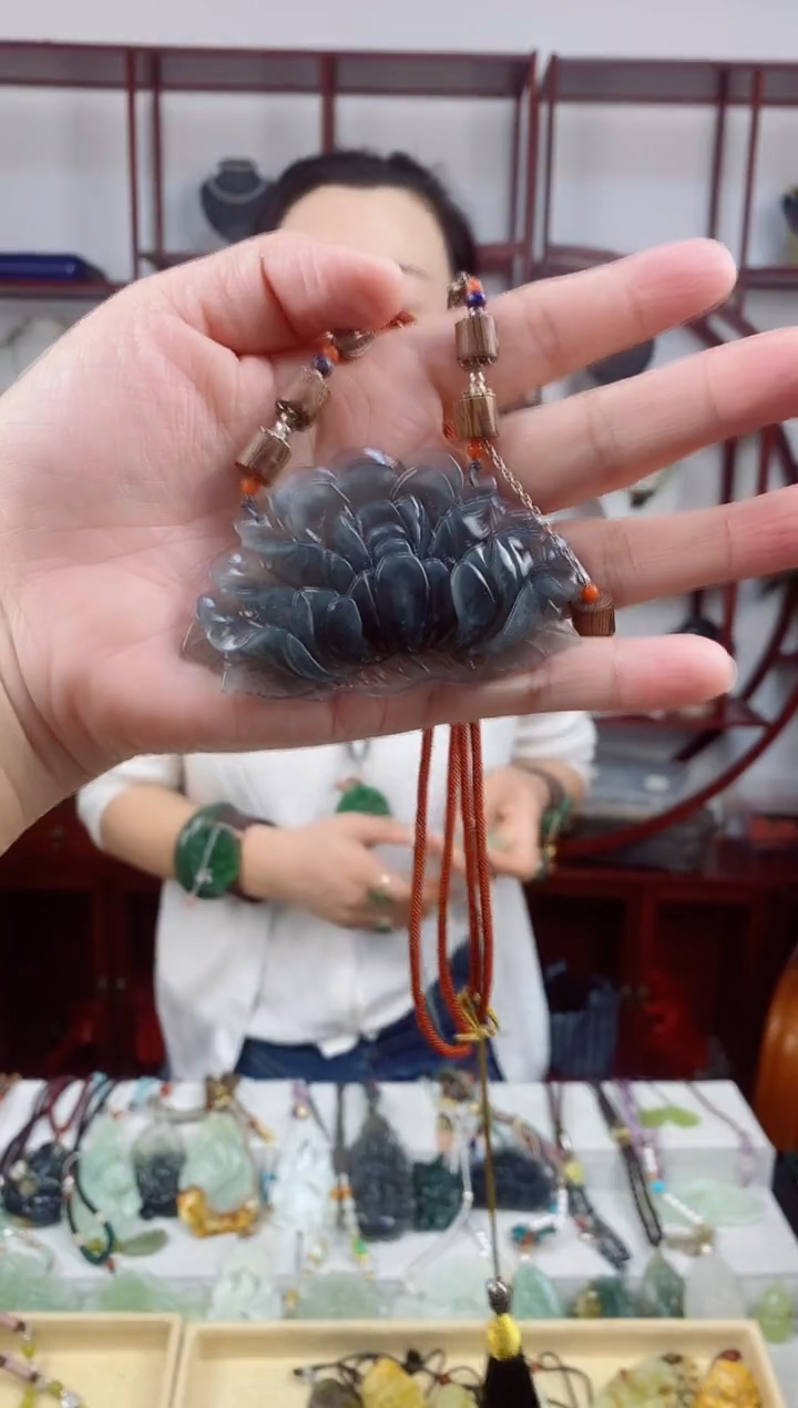 未镶嵌岫玉颈饰1