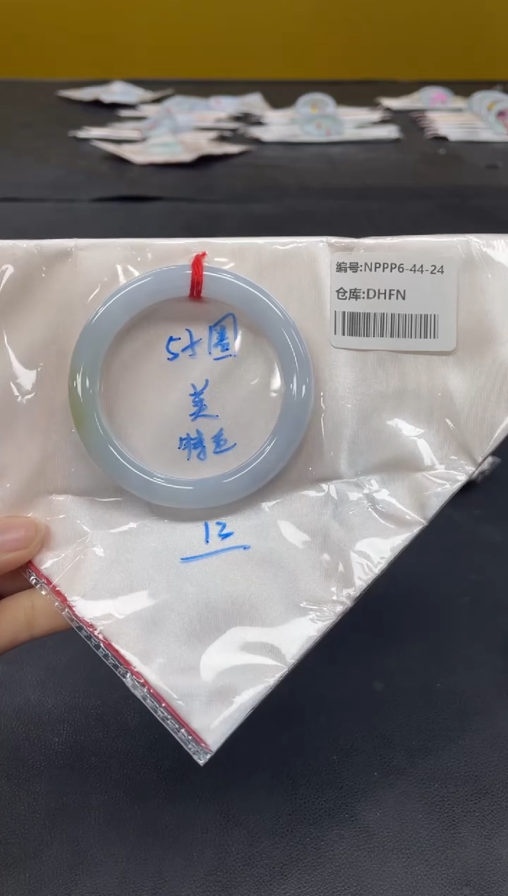 未镶嵌手镯翡翠翡翠手镯