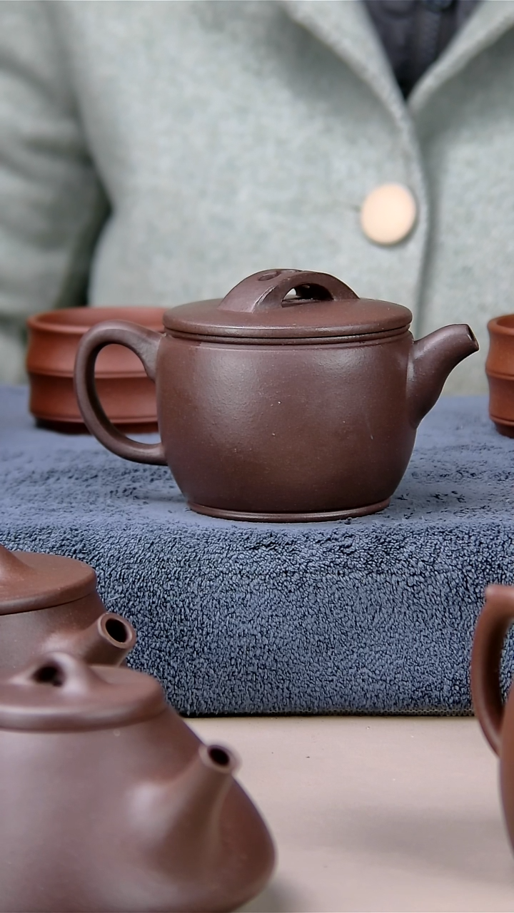 【闪购商品】紫砂茶壶170底草清汉娃