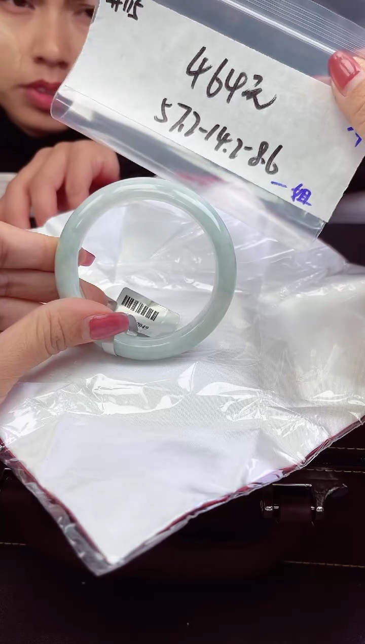 【闪购商品】翡翠手镯未镶嵌手镯  115