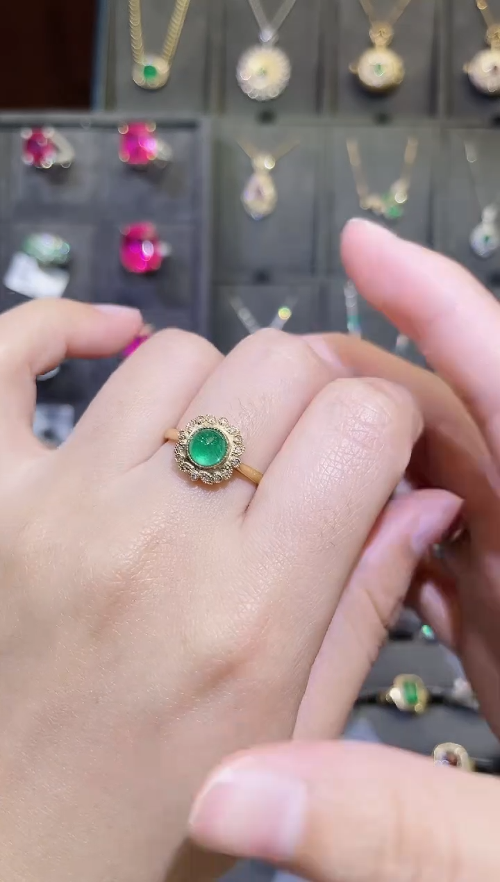 【闪购商品】祖母绿戒指18K金镶嵌vvg