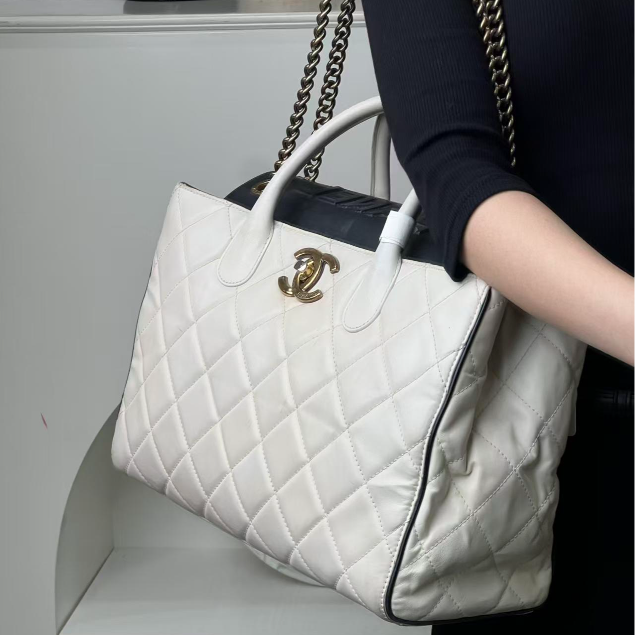 95新 Chanel/香奈儿 浮雕tote单肩手提包黑白拼色/甄选