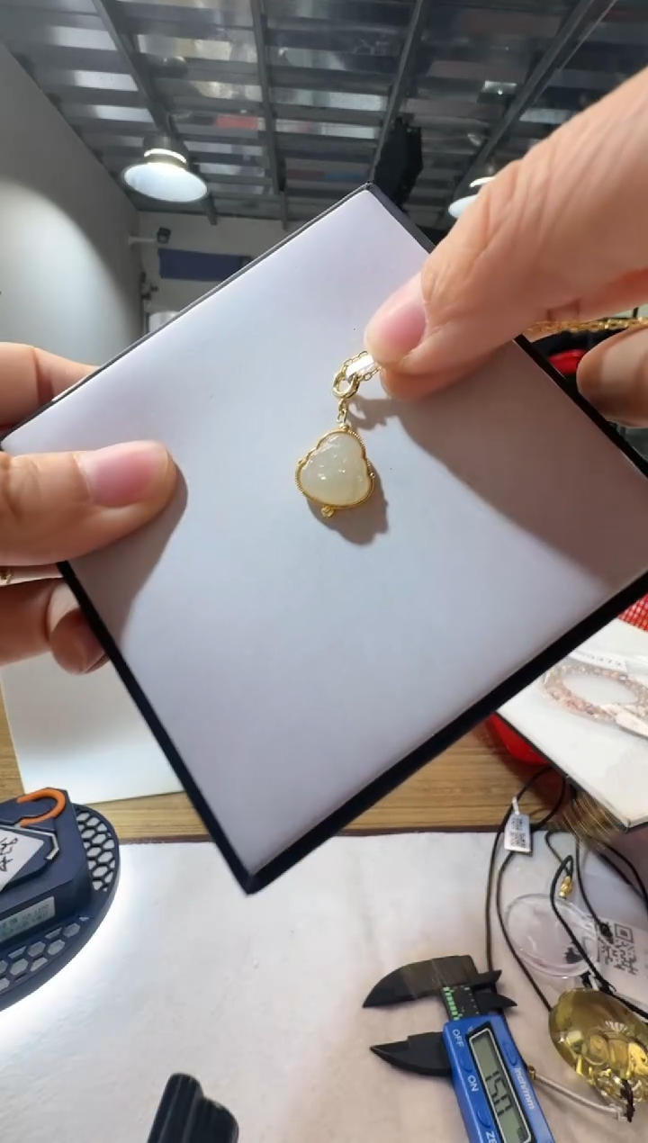 吊坠(赠链)未镶嵌和田玉优0291 多样性发一件