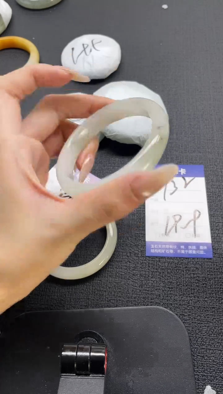 未镶嵌手镯石英质玉132-60