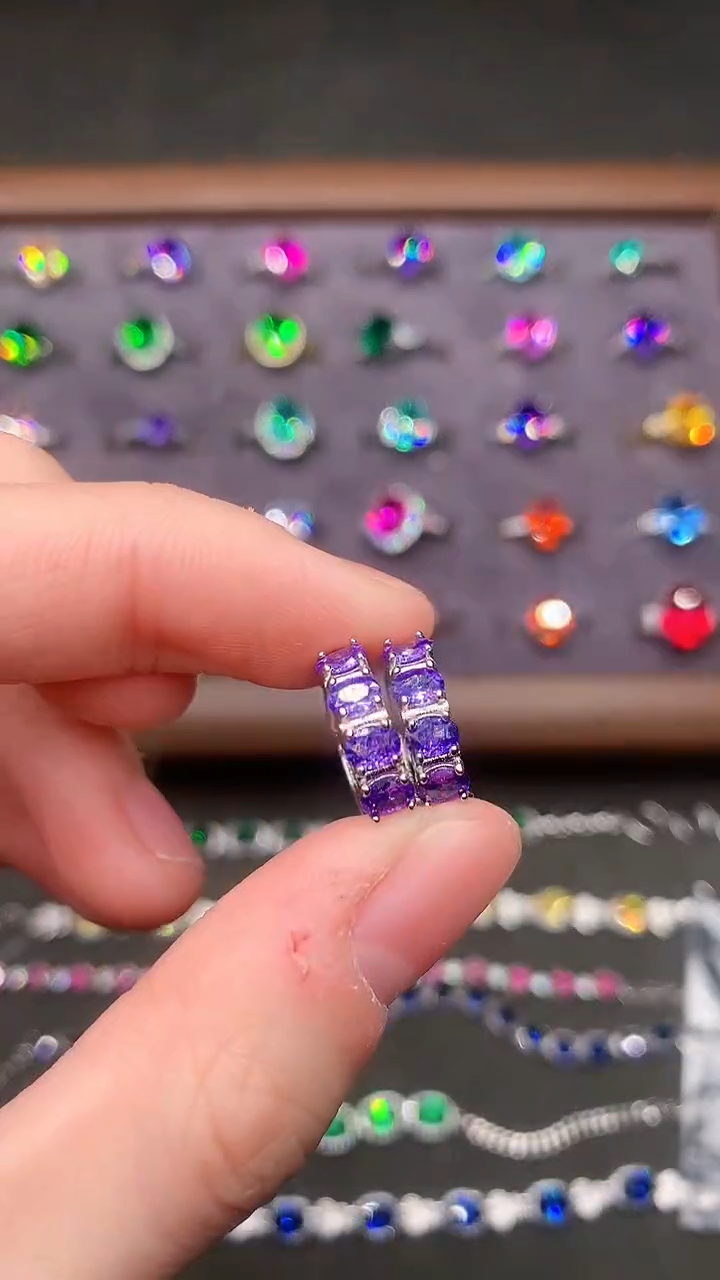 【闪购商品】彩色蓝宝石耳饰银S925镶嵌········