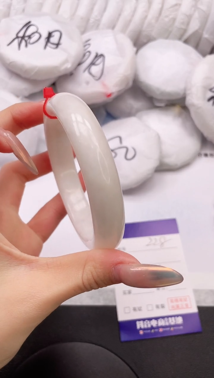 【闪购商品】和田玉手镯未镶嵌14K228-61