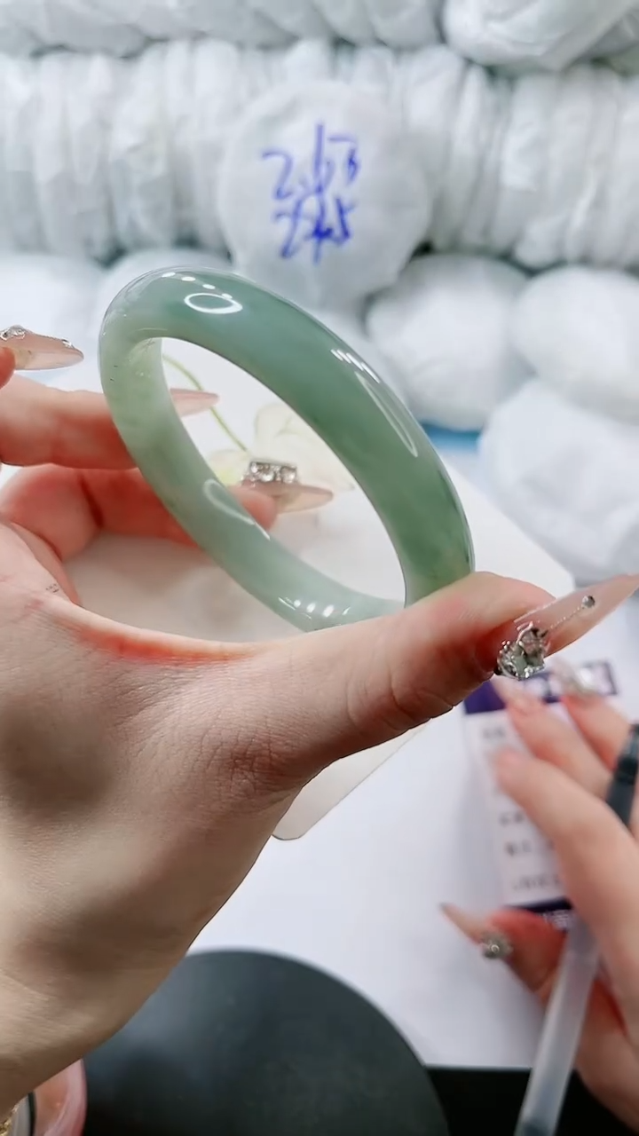 【闪购商品】石英质玉手镯未镶嵌多样性发货L682