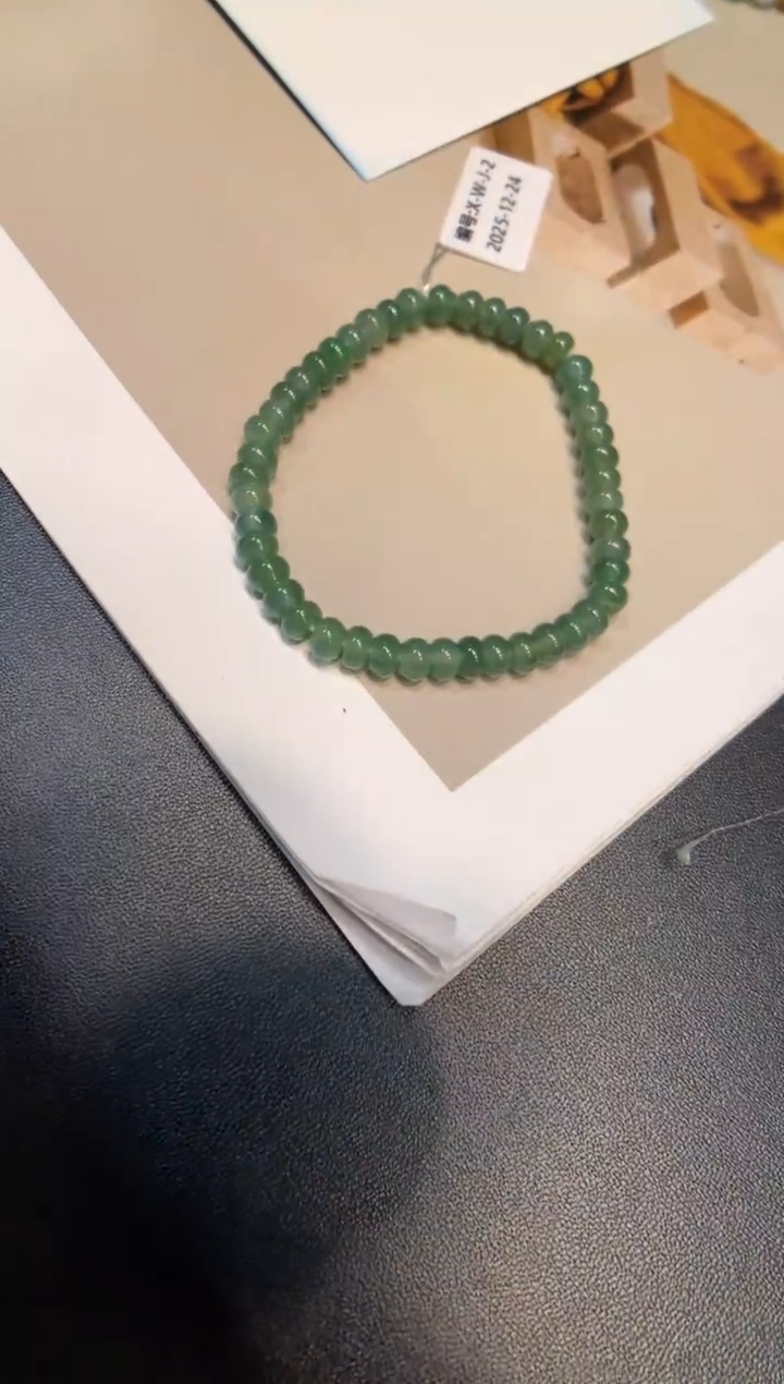 颈饰未镶嵌翡翠手串