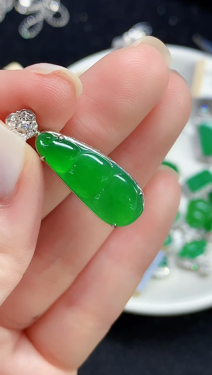 吊坠(不含链)18K金镶嵌翡翠GJH多样性发其一