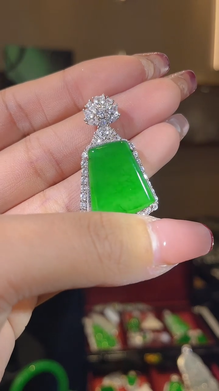 【闪购商品】翡翠吊坠(不含链)银S925镶嵌天然翡翠A货