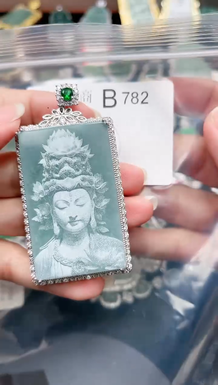 【闪购商品】翡翠颈饰未镶嵌782赠皮绳