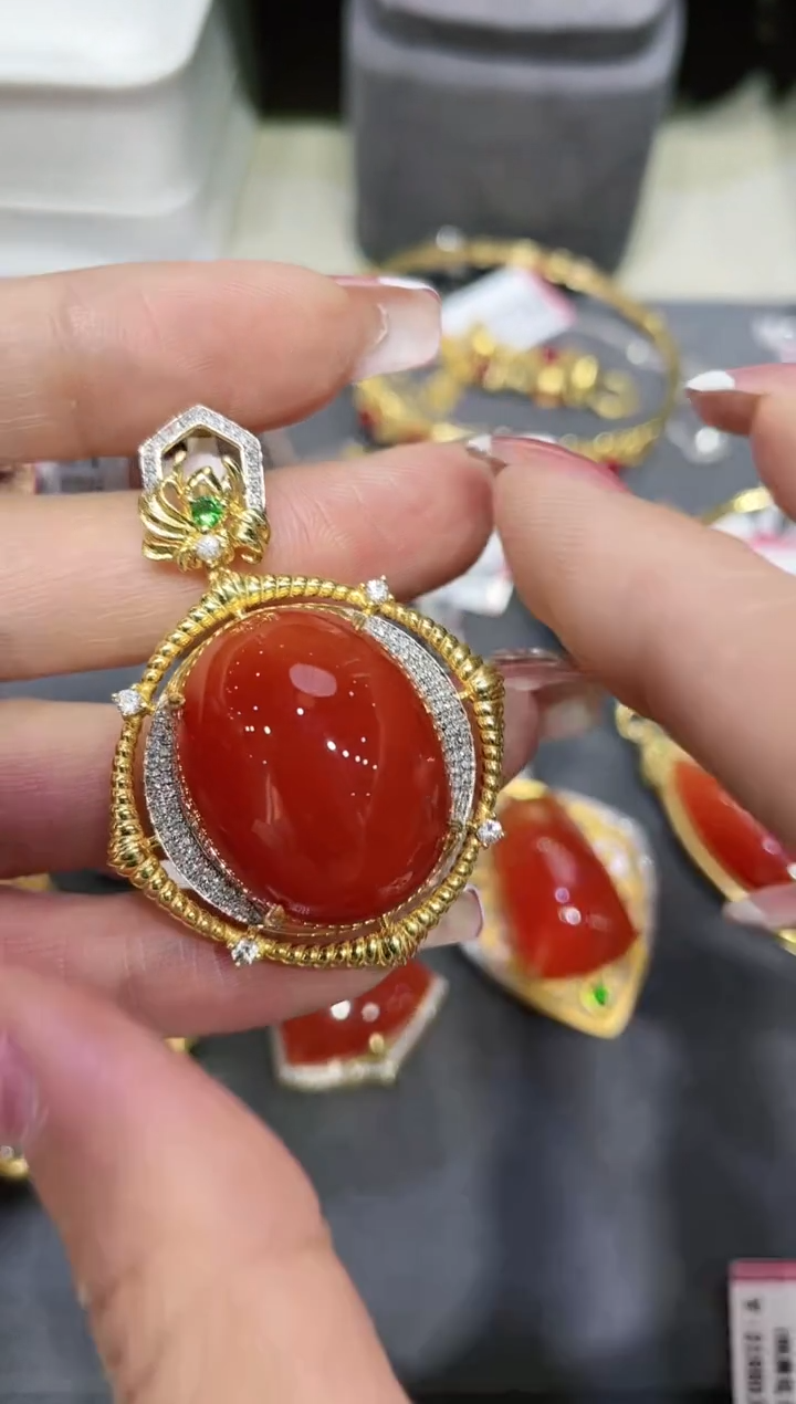 【闪购商品】南红玛瑙吊坠18K金镶嵌·