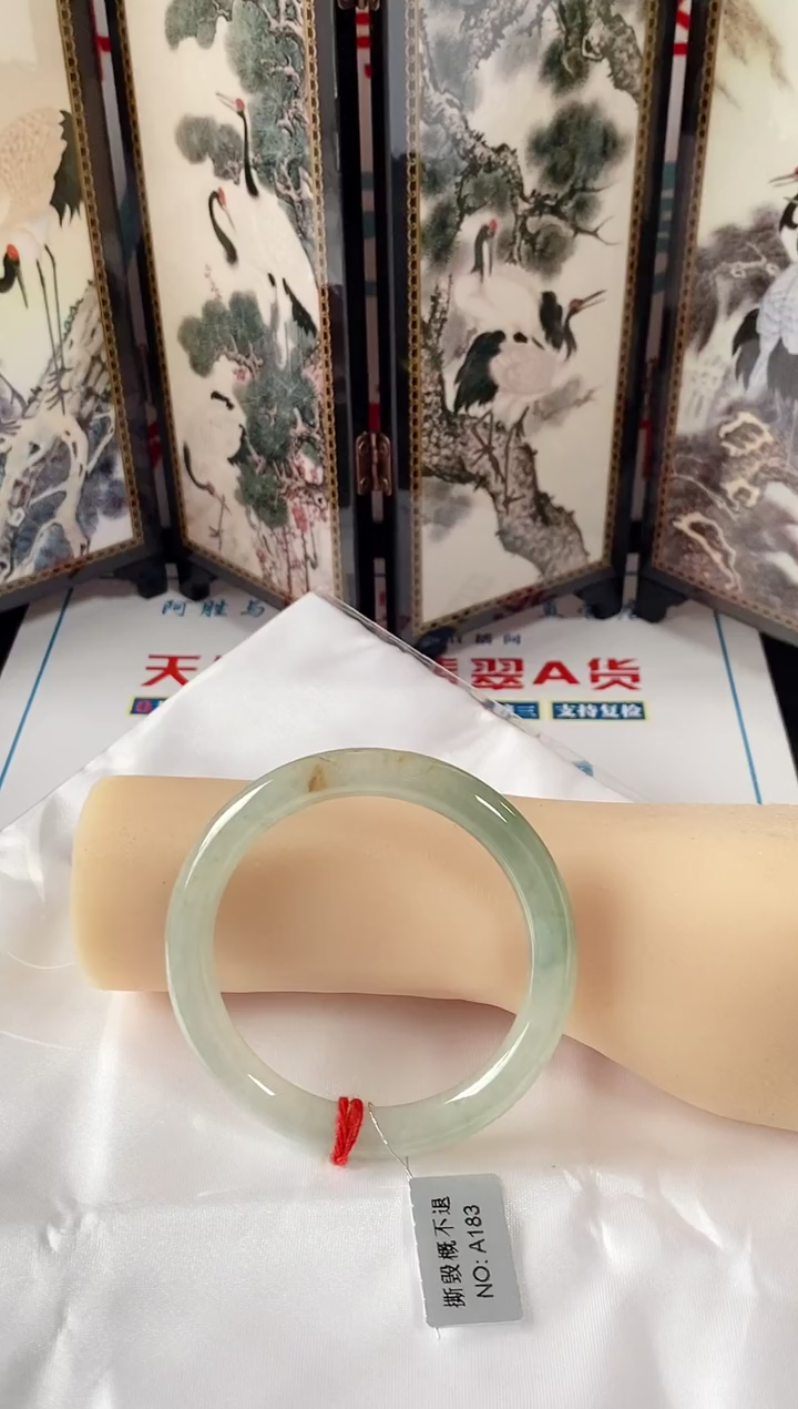 未镶嵌手镯（圆镯）翡翠手镯