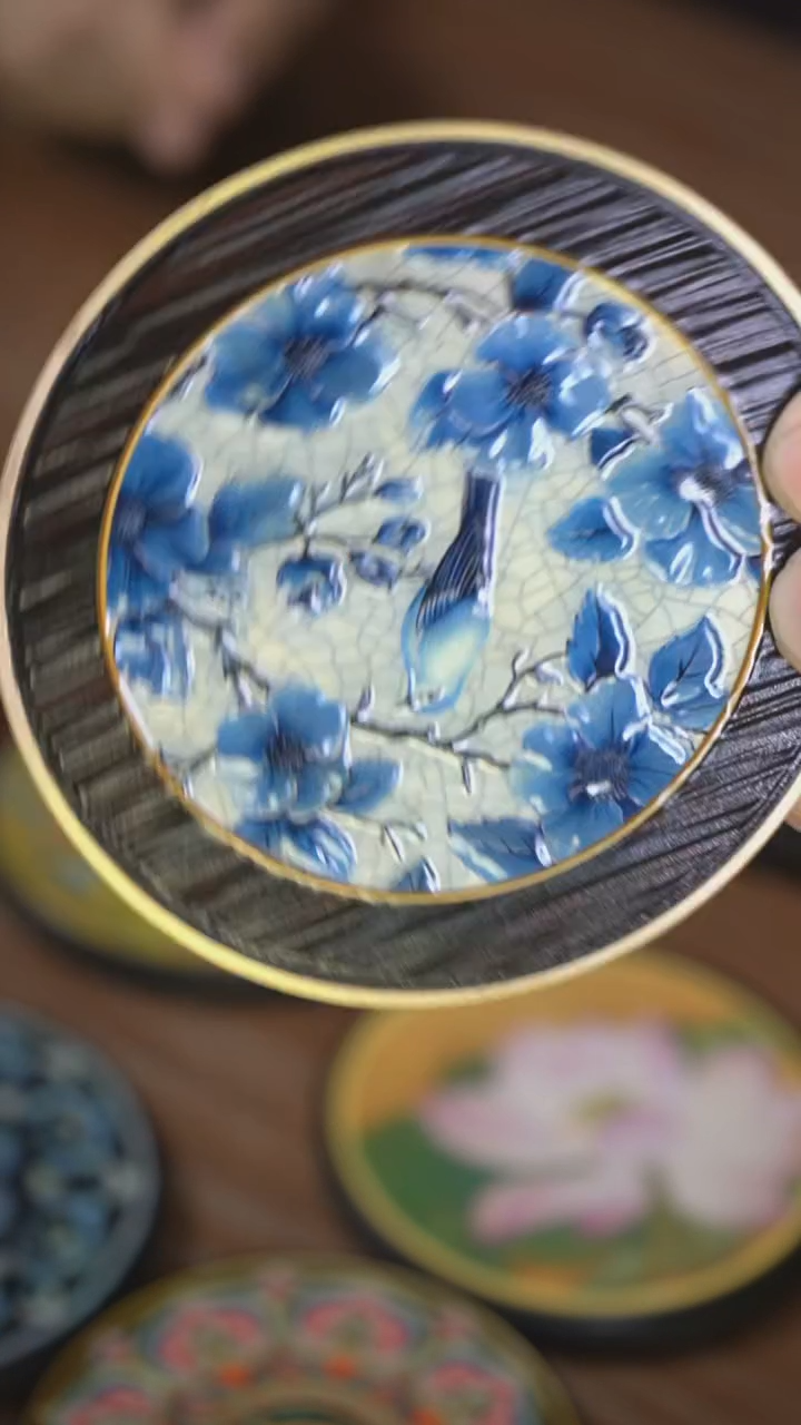 ?**语壹藏贰宝青花花鸟铜边杯垫