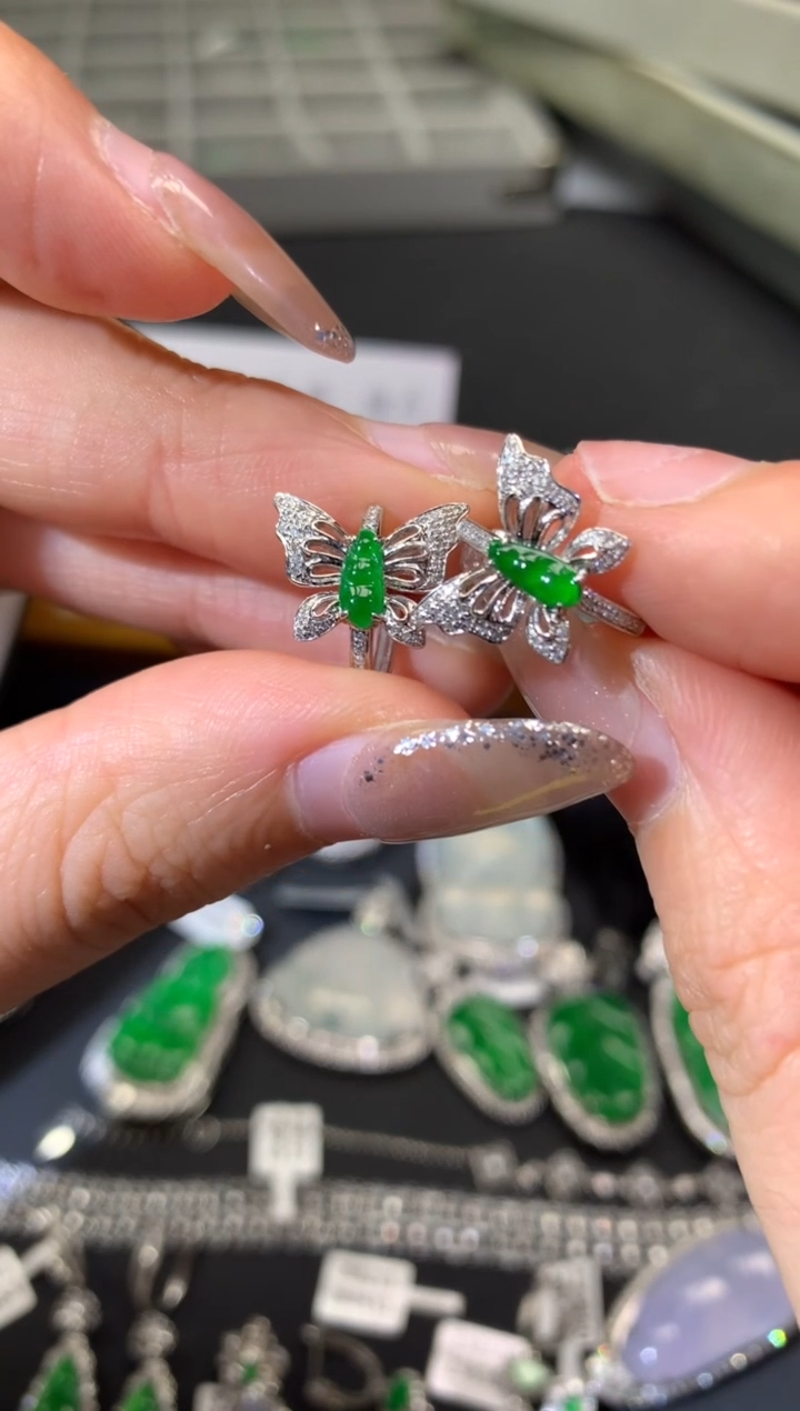 翡翠18K金镶嵌吊坠(不含链)耳包