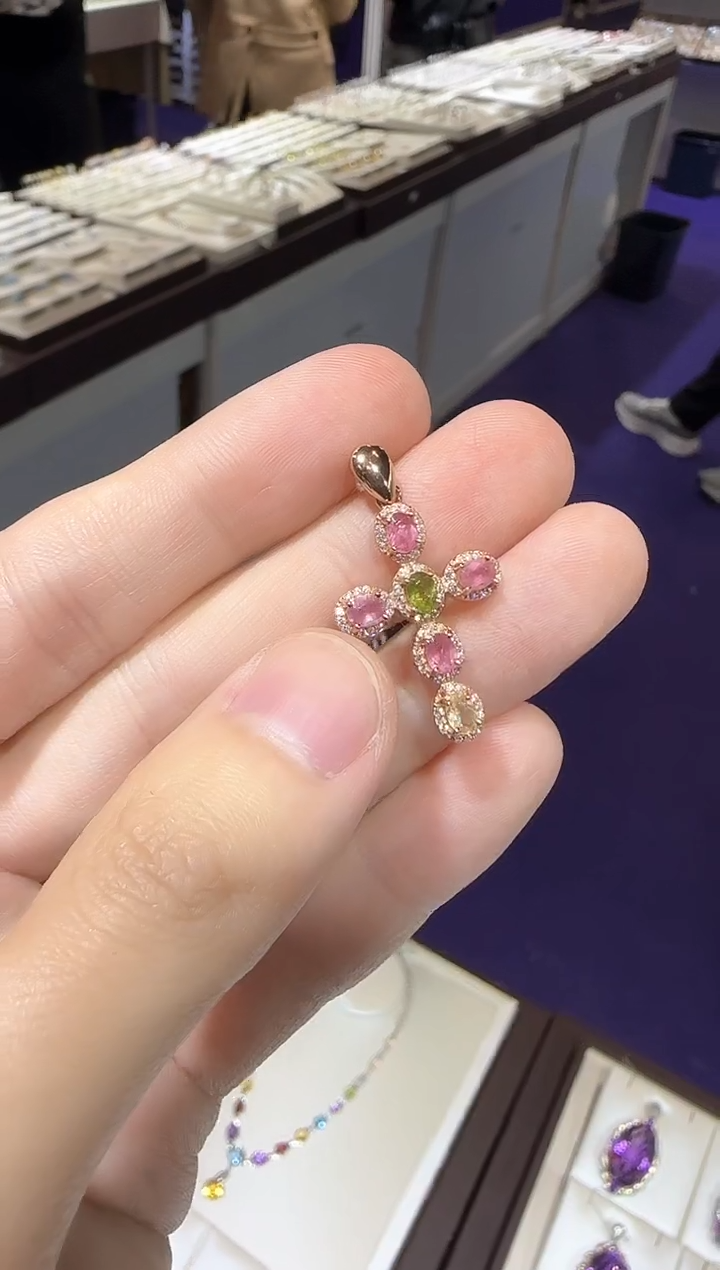 【闪购商品】碧玺颈饰银S925镶嵌十字设计款