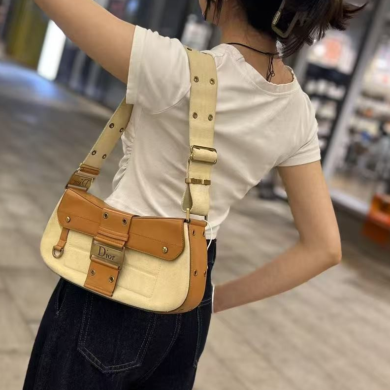 95新 DIOR/迪奥 迪奥单肩包 白色 铆钉