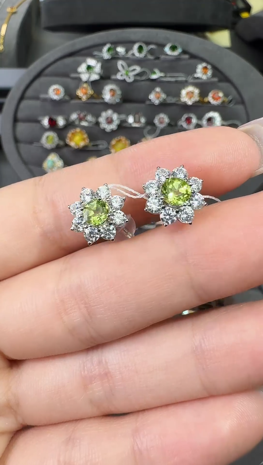 银S925镶嵌耳饰橄榄石0.6ct【七天鉴赏期】