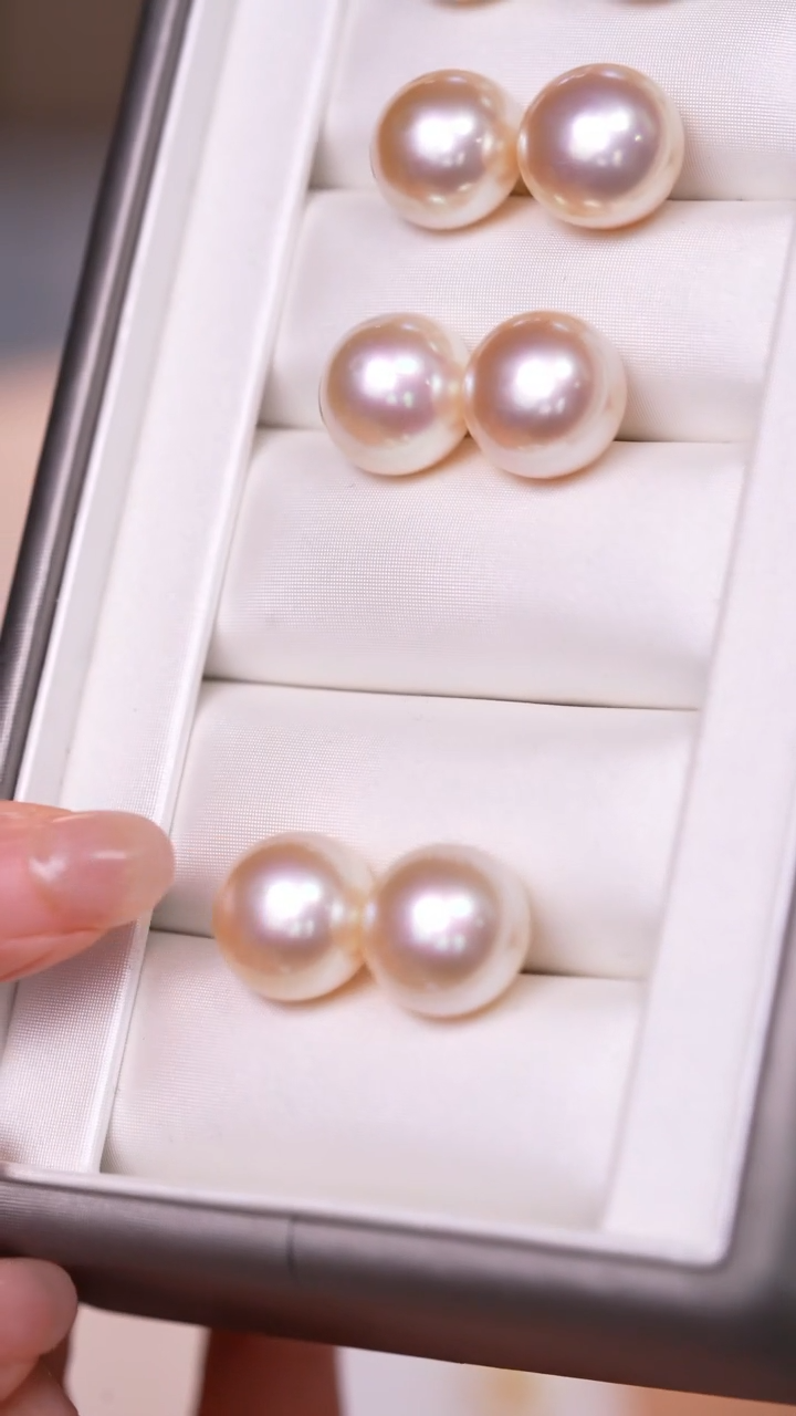 18K金镶嵌海水珍珠耳钉干枯澳白13-14mm多样性发一对