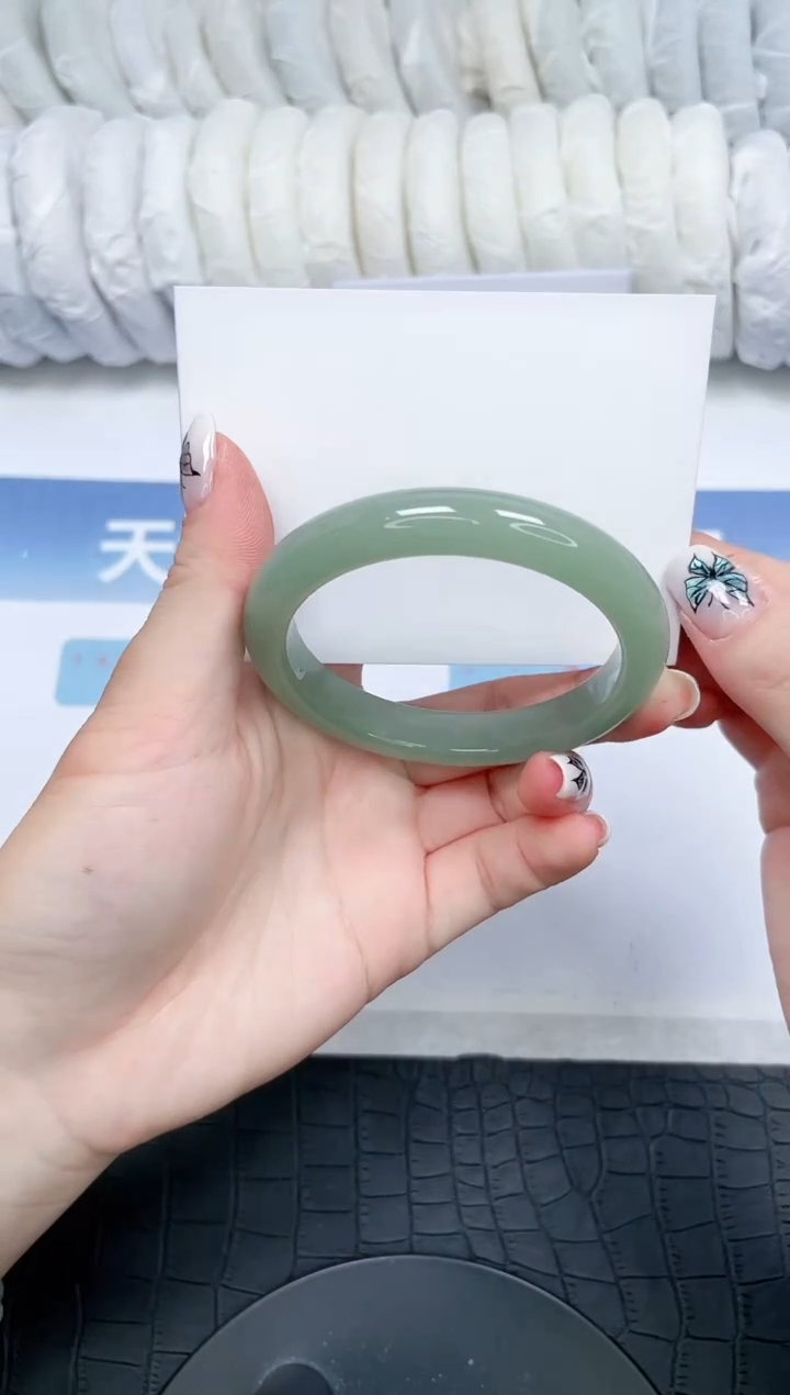 【闪购商品】石英质玉手镯未镶嵌137-56