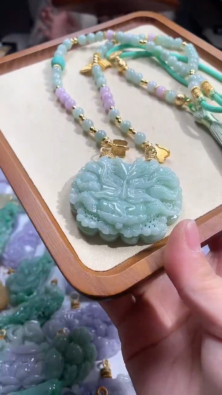 【闪购商品】翡翠颈饰未镶嵌吊坠