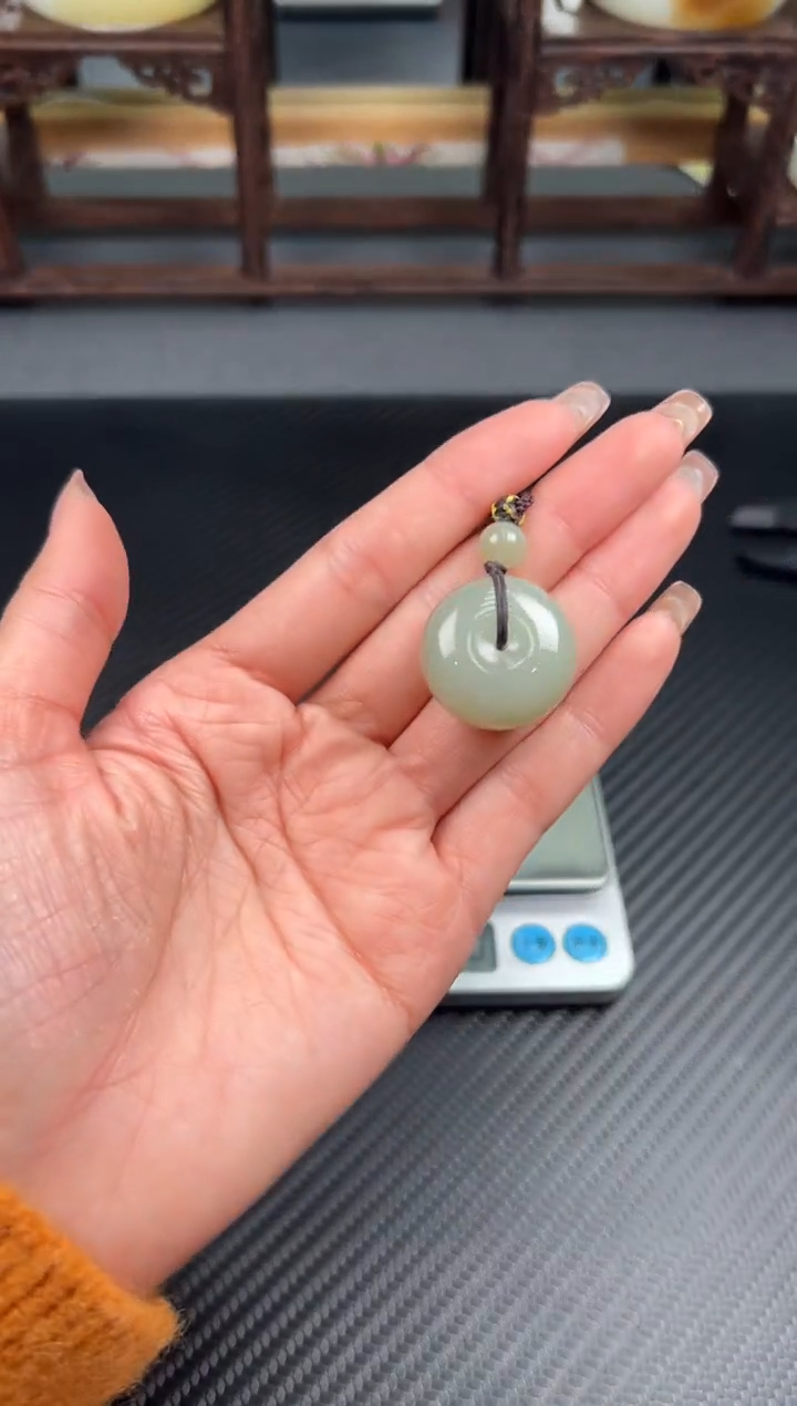 吊坠(赠链)未镶嵌和田玉且末微色差近矿平安扣SK